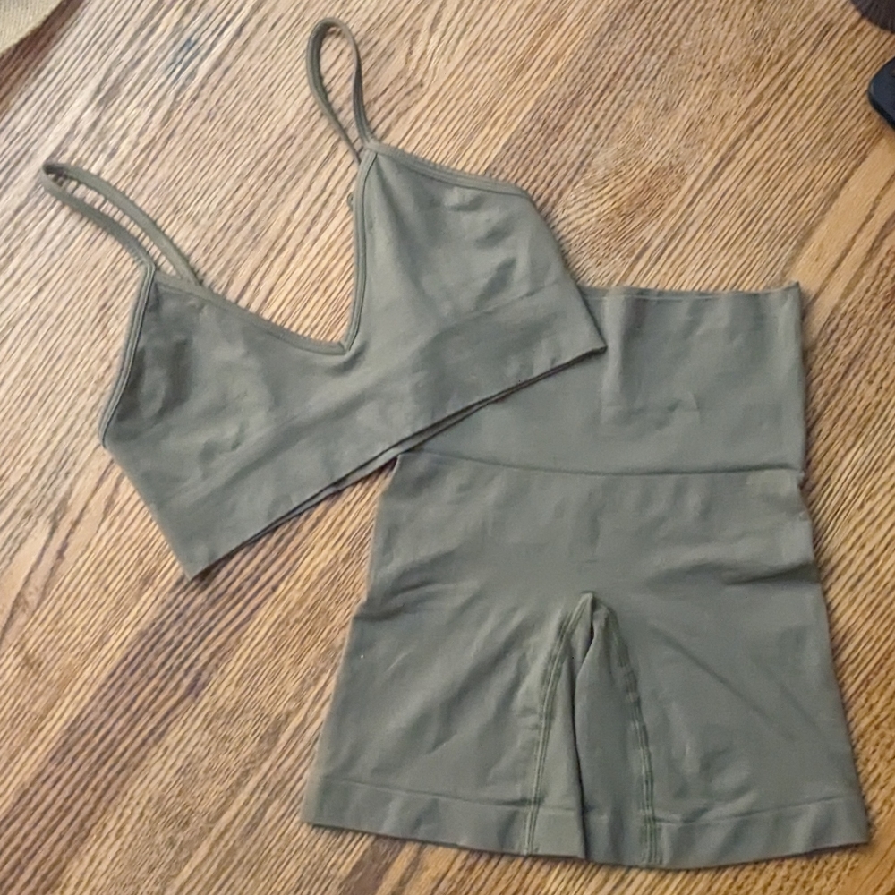 Skims Soft Smoothing Set: Biker Short and Bralette